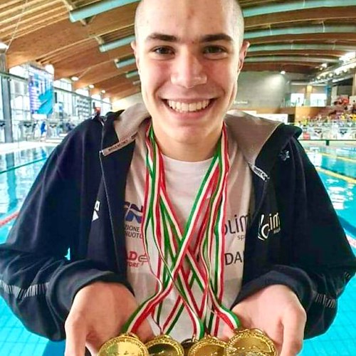 Campionati di Nuoto a Pozzuoli, quattro medaglie d'oro per Daniele Cannavacciulo di Vico Equense 