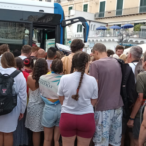 Caos trasporti in Costa d’Amalfi, sindacati preoccupati per la grande mole di turisti