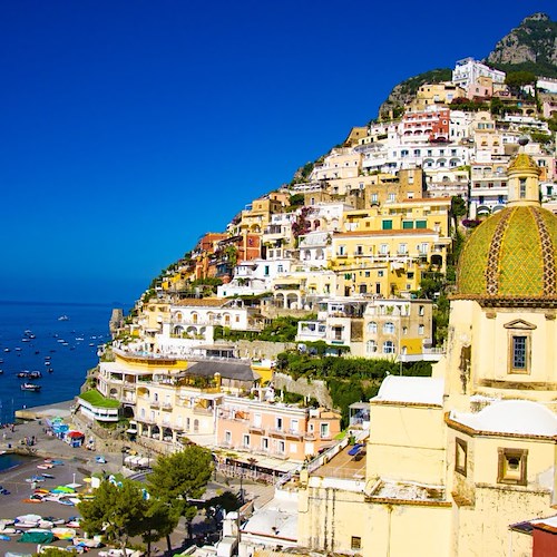 Capodanno, 4 italiani su 10 in montagna ma aumentano vacanze all'estero