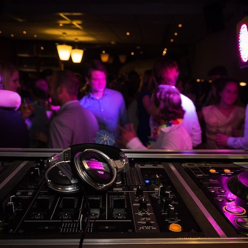 Capodanno di sangue ad Avellino, 20enne colpito da tre coltellate dopo lite in discoteca: è in pericolo di vita 