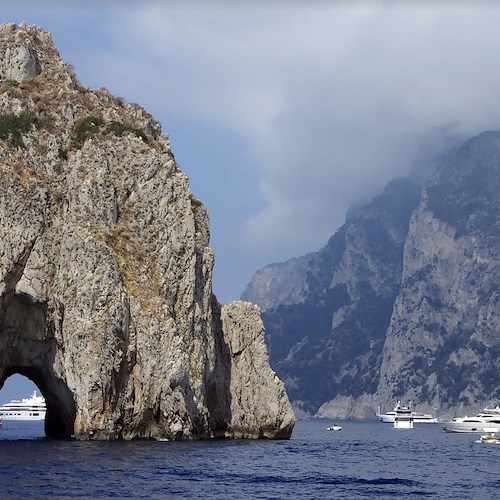 Capri immunizzata, De Luca: “Da qui un messaggio di ripresa per tutte le località turistiche”