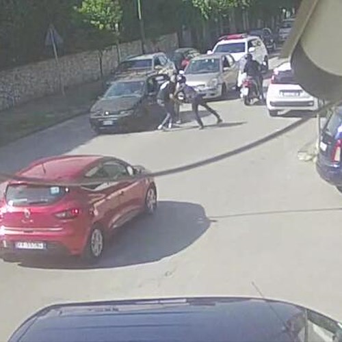 Carabiniere fuori servizio sventa rapina ad Afragola, il video dell'inseguimento è virale 