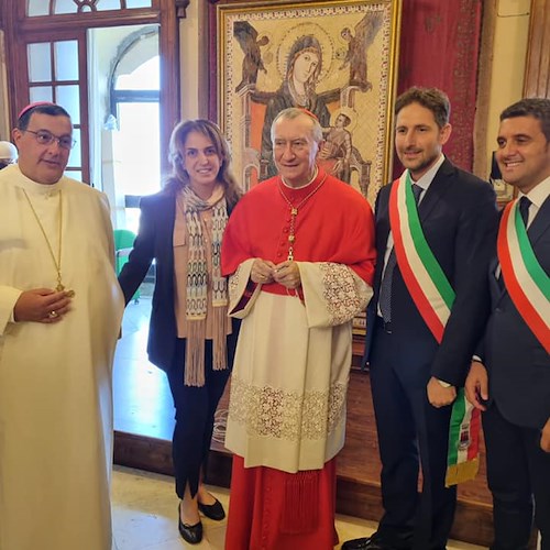 Cardinale Parolin in visita a Montevergine, presente il sindaco di Positano Giuseppe Guida: «Camminare, edificare e conversare con umiltà e amore»
