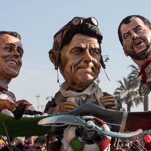 Carnevale di Viareggio rimandato a settembre, sui carri anche Giuseppe Conte e Mario Draghi