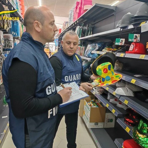 Carnevale e San Valentino, 225mila articoli contraffatti e pericolosi nel Napoletano: sequestri anche in Penisola Sorrentina<br />&copy; guardia di finanza