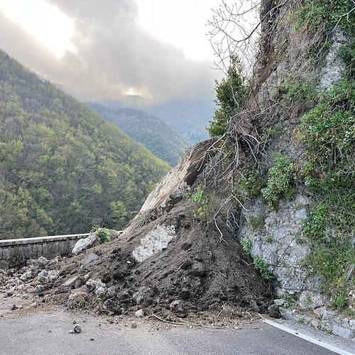 Cava de' Tirreni, frana in via Morcaldi: Abbazia Benedettina della SS. Trinità isolata /VIDEO