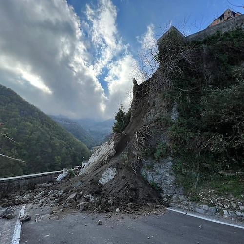 Cava de' Tirreni, frana in via Morcaldi: Abbazia Benedettina della SS. Trinità isolata /VIDEO
