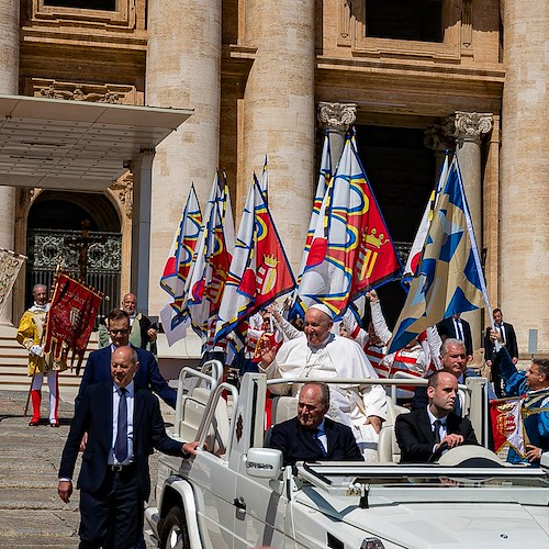 Cava de' Tirreni, gli Sbandieratori Cavensi ricevuti da Papa Francesco