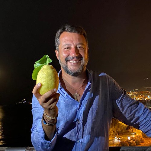 «Cena con i limoni della Costiera Amalfitana», Salvini presenta i candidati regionali al Grand Hotel Salerno