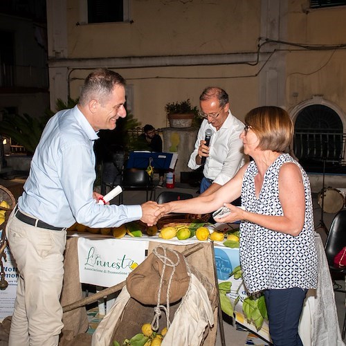 Cetara celebra le portatrici di limoni, presentata la nuova associazione "L'innesto"