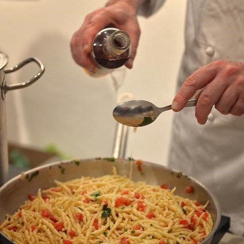Cetara festeggia la colatura di alici DOP con il Premio Ezio Falcone
