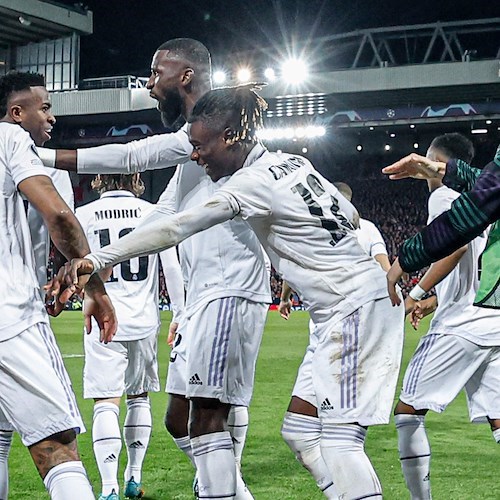 Champions League: il Napoli batte l'Eintracht, il Real Madrid rimonta il Liverpool 
