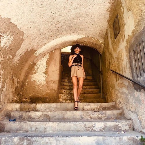 Chelsea Kane in Costa d'Amalfi: per la famosa attrice americana relax al Marmorata