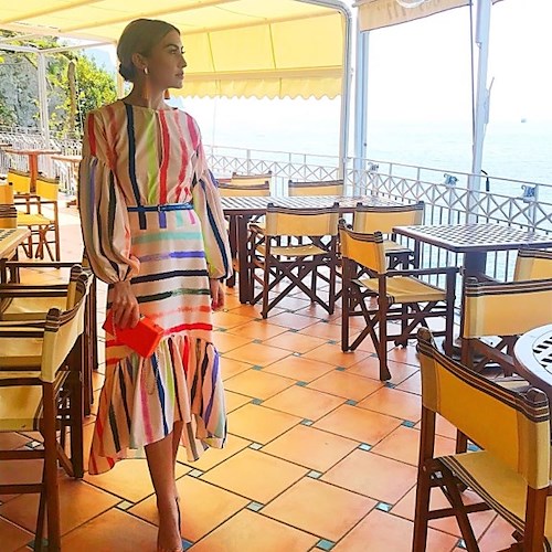 Chelsea Kane in Costa d'Amalfi: per la famosa attrice americana relax al Marmorata