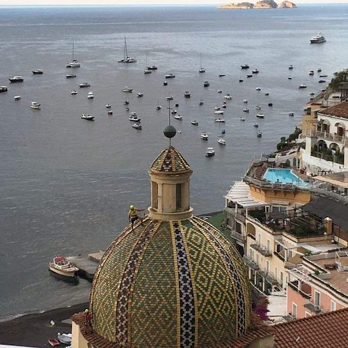 Chiesa di Santa Maria Assunta, Positano. Pulizia delle cupola alla vigilia della Festa con Fabio Fusco, Antonino De Simone e Maria Cinque