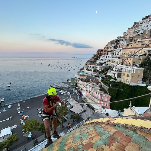Chiesa di Santa Maria Assunta, Positano. Pulizia delle cupola alla vigilia della Festa con Fabio Fusco, Antonino De Simone e Maria Cinque