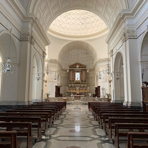 Chiese chiuse in Costiera Amalfitana, Mons. Soricelli: «Non importa dove, l'importante è pregare»