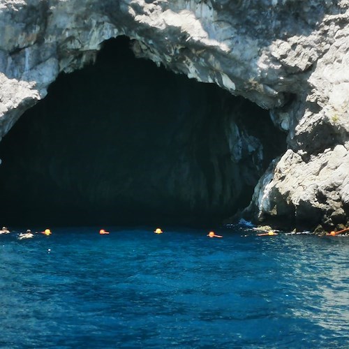 Chiuso l’accesso alla Grotta Pandora di Maiori, a causa passaggio illegale delle barche a motore