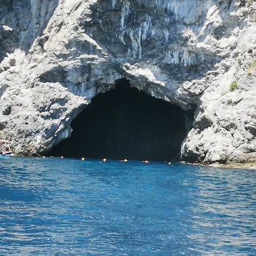 Chiuso l’accesso alla Grotta Pandora di Maiori, a causa passaggio illegale delle barche a motore