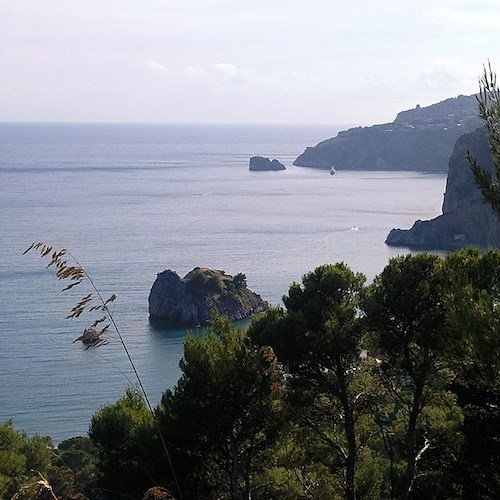 Cilento: frana in spiaggia, turista ferito