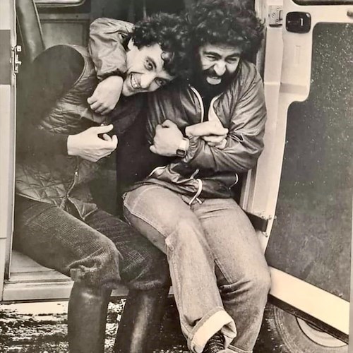 Cinema, 29 anni fa moriva Massimo Troisi. Lello Arena: "Se ti è possibile abbracciami un poco pure tu"