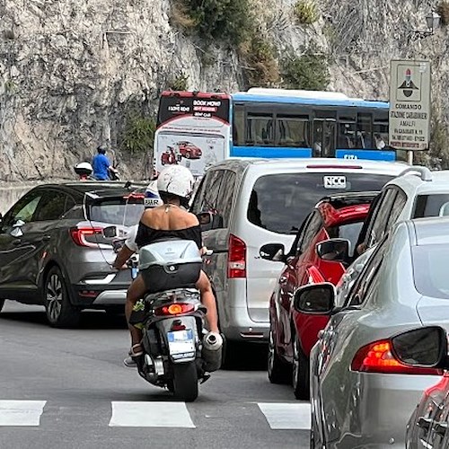 Auto, pullman, scooter <br />&copy; Massimiliano D'Uva
