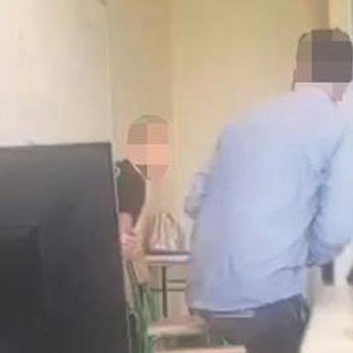 Colpisce con pugno un alunno che lo deride: professore sospeso a Pontedera