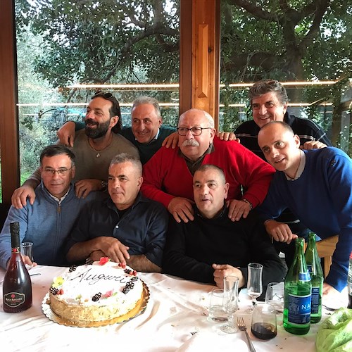 Con gli amici del Club 500 Positano, Peppe Mastro festeggia il suo 60° compleanno