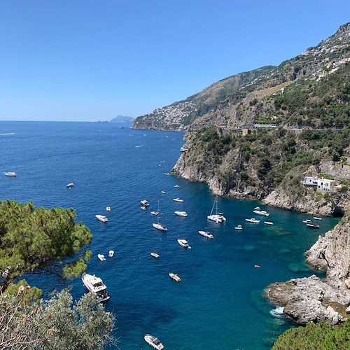 Controlli ai lidi in Costa d’Amalfi, a Conca sanzionate due attività per lavoro “a nero” e mancanza cartelli anti-Covid