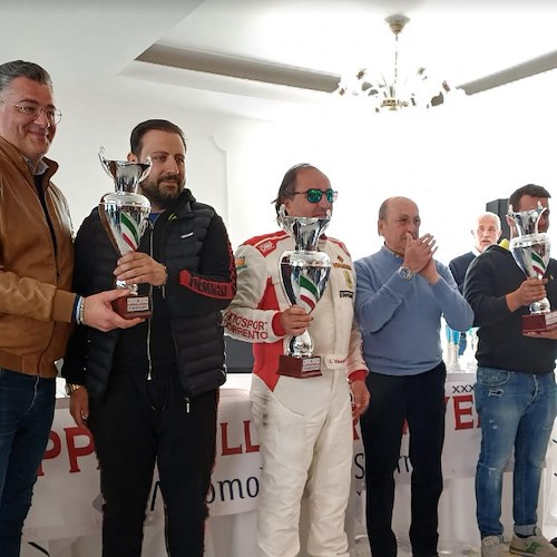 Luigi Vinaccia vince la gara di slalom automobilistico Furore-Agerola