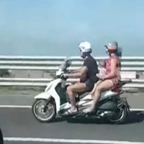 Coppia in un scooter con figlio neonato sulla Napoli-Salerno: identificata, scatta la sanzione 