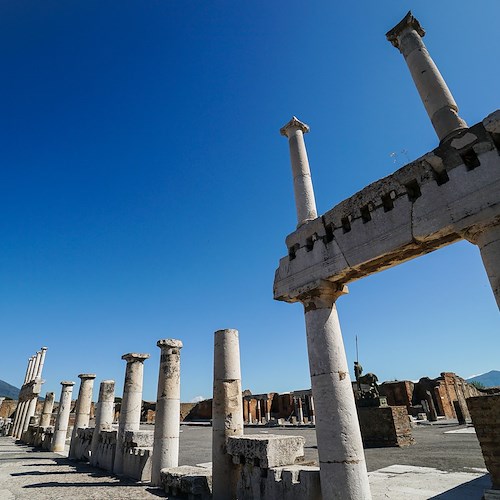 «Coppia omosessuale offesa dagli addetti agli ingressi del parco di Pompei», la denuncia dell'Arcigay 