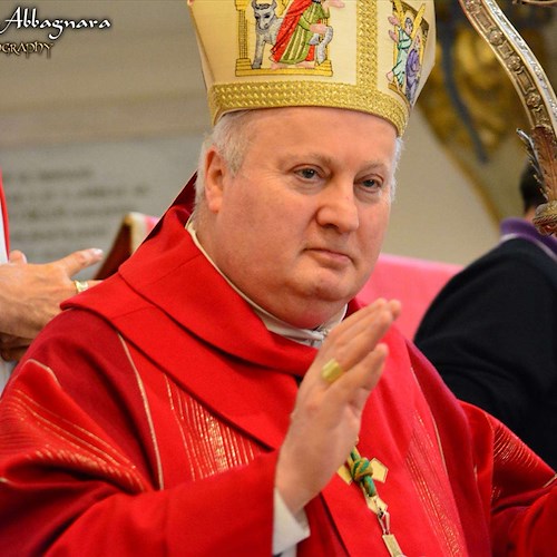 Coronavirus, Arcivescovo Amalfi-Cava Soricelli: «Si ometta lo scambio della pace» 