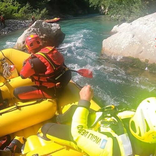 Cosenza, scolaresca cade nel fiume facendo rafting nel fiume Lao: dispersa la 18enne Denise