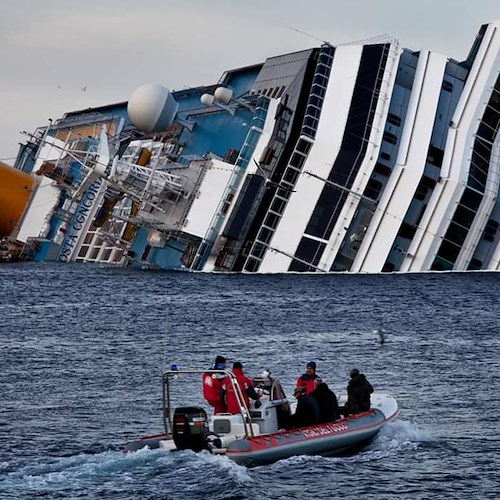 Costa Concordia, dieci anni fa il tragico naufragio a largo dell'Isola del Giglio