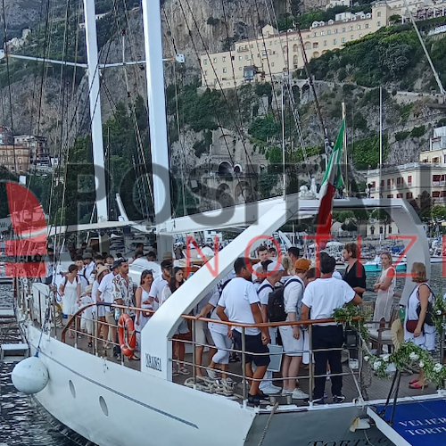 Costa d'Amalfi, collisione in mare tra barca e veliero: morta turista inglese 44enne [FOTO]