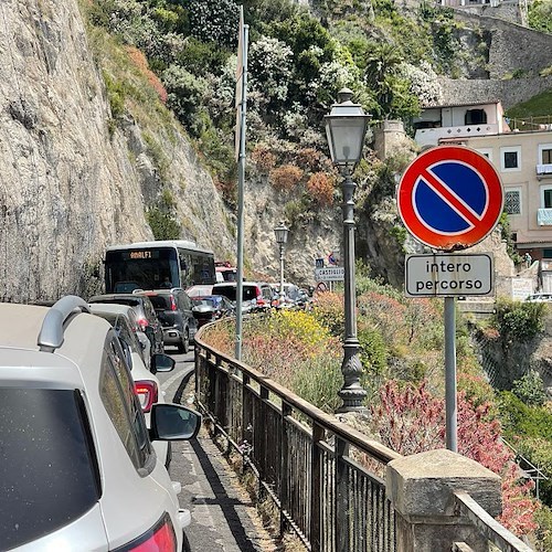 Costa d'Amalfi, con nuovo boom di presenze si registrano le prime criticità per la circolazione