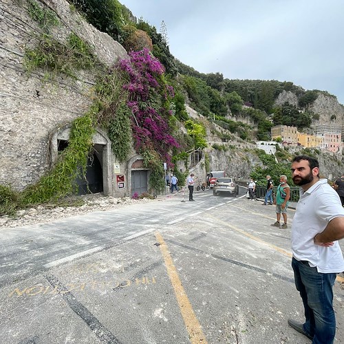 Crollo muro su sede stradale, ad Amalfi ripristinata circolazione a senso unico alternato /FOTO
