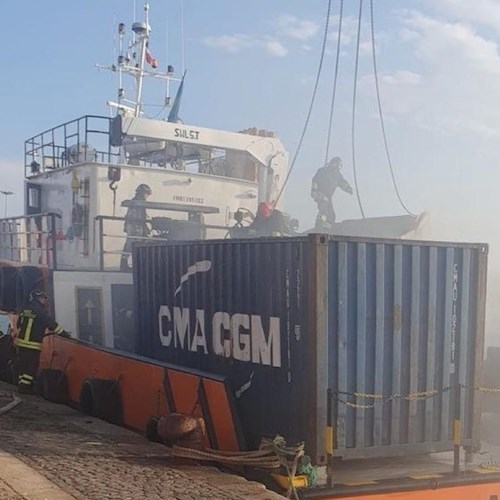 Crotone, esplosione di un rimorchiatore nel porto provoca 3 morti 