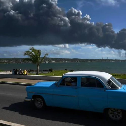 Cuba, esplosione in un deposito petrolifero: un morto, 17 dispersi e più di 120 feriti