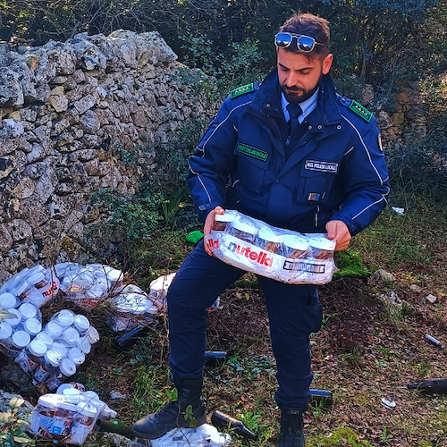 Curioso ritrovamento in Puglia, oltre un quintale di Nutella abbandonata tra gli ulivi. Si indaga 