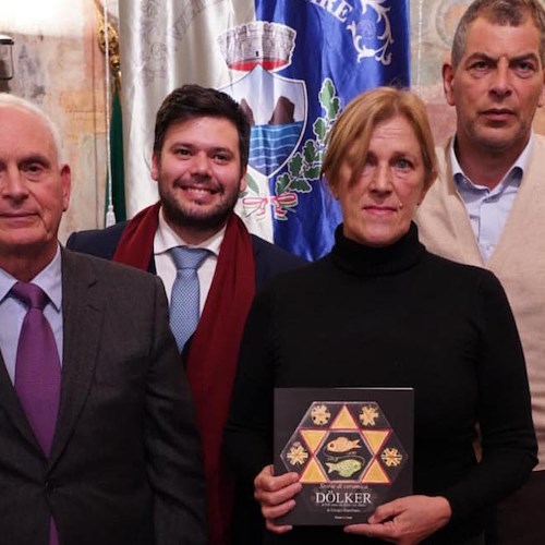 Dölker a cento anni da Vietri sul Mare: aula consiliare gremita per la presentazione del libro di Giorgio Napolitano