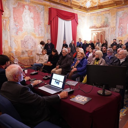 "Dölker a cento anni da Vietri sul Mare": aula consiliare gremita per la presentazione del libro di Giorgio Napolitano