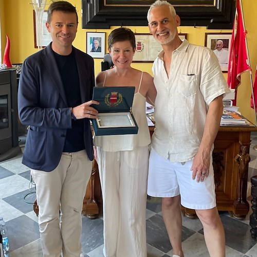 Da 10 anni in vacanza a Sorrento, coppia californiana sceglie la cittadina costiera per convolare a nozze 