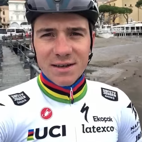 Da Amalfi il ciclista Remco Evenepoel annuncia la sua partecipazione al Giro d'Italia 