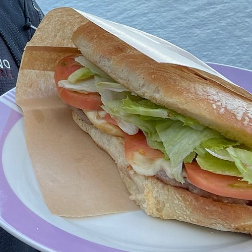 Da Luciano alla Garitta festeggia il suo 15° anniversario e lancia il nuovo panino "#PositanoNotizie" /Foto