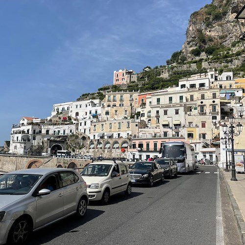 Da oggi scattano le targhe alterne in Costiera Amalfitana