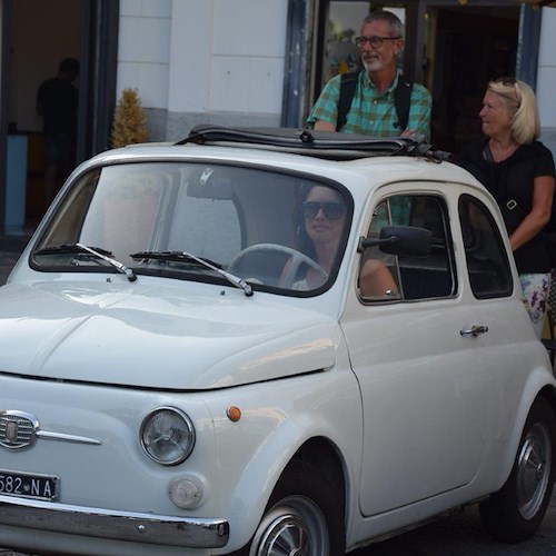 Da Positano a Vietri Sul mare con tappa di gusto da Sal De Riso: il tour in Fiat 500