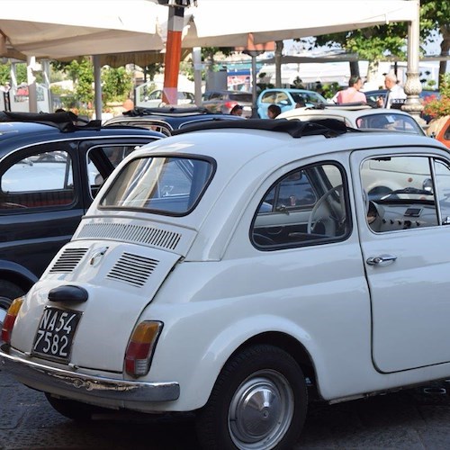 Da Positano a Vietri Sul mare con tappa di gusto da Sal De Riso: il tour in Fiat 500