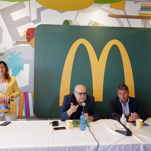 Dalla Costa d'Amalfi a Battipaglia, Valeria Marini guest al party di inaugurazione del nuovo McDonald's 